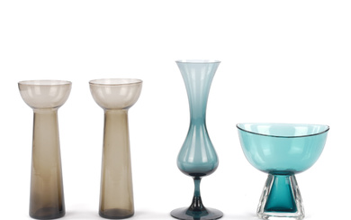 A set of 4 glass vases, blue Arthur Percy Gullaskruf.