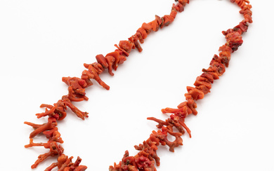A vintage natural red Mediterranean twig coral necklace, C: mid...