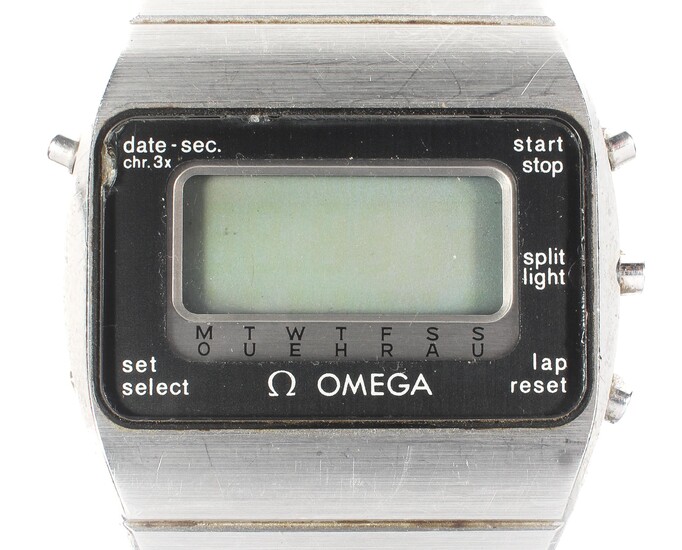 A vintage stainless steel gents Omega Speedmaster digital wristwatch