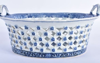 AN 18TH CENTURY CHINESE EXPORT BLUE AND WHITE RETICULATED BASKET Qianlong. 20 cm x 18cm.
