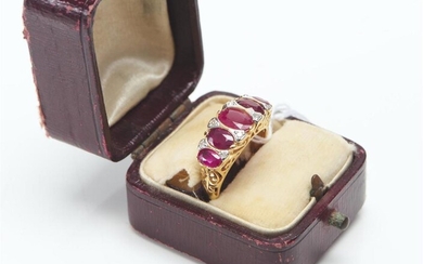 AN ANTIQUE STYLE RUBY AND DIAMOND RING IN 18CT GOLD, FEATURING FIVE OVAL CUT RUBIES TOTALLING 2.37CTS, SPACED WITH DIAMONDS TOTALLING..