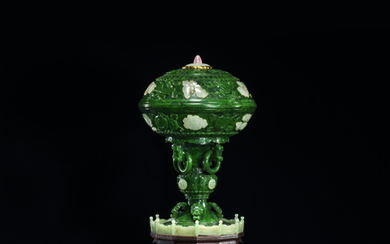 AN EMBELLISHED WHITE AND SPINACH-GREEN JADE STEM BOWL AND COVER