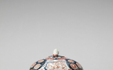 AN IMARI PORCELAIN BOX WITH COVER