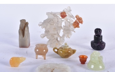 ASSORTED 19TH/20TH CENTURY CHINESE AGATE AND JADE Late Qing....