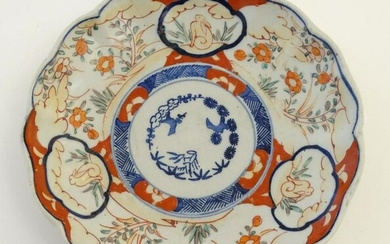 An Imari style plate with a lobed rim, decorated with