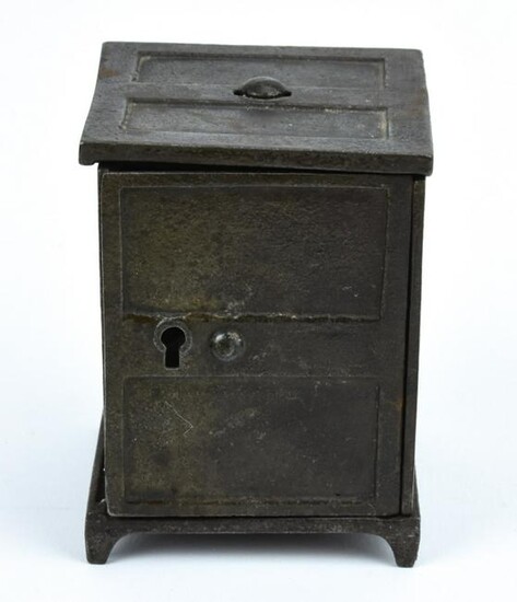 Antique 19th C Cast Iron Child's Toy Safe Bank