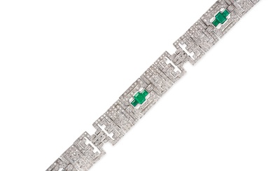 BRACELET EN ÉMERAUDE ET DIAMANT le bracelet ajouré serti de diamants ronds de taille brillant,...