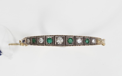 Bracelet ancien en or et argent, 14 carats, serti de diamants et d'émeraudes de taille...