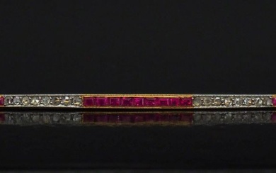 Broche barrette en or jaune 750, sertie de diamants taillés en rose et...