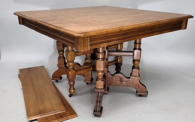 C 1900 Solid 1/4 cut Oak extension dining table with two 12" wide leaves. Table is in good