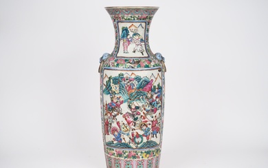 Canton, vers1900, Grand vase balustre en porcelaine et émaux de style famille rose à décor...