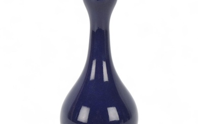 Chinese blue glaze porcelain garlic-shaped stem vase, seal m...