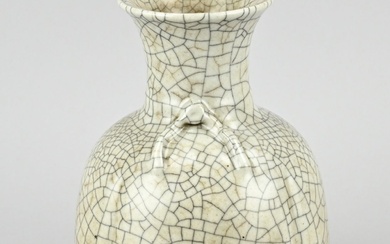 Chinese celadon vase with bow, H 18.5 cm.