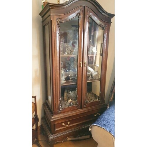 Chippendale style 2 door mahogany drawing room cabinet, the ...