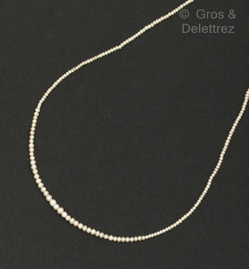 Collier composé d’un rang de perles fines.... - Lot 210 - Gros & Delettrez