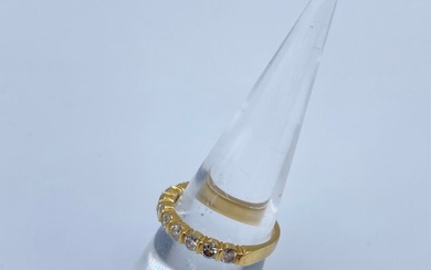 Demi-alliance en or jaune 750/1000 (18K) ornée en serti-batonnets de 9 diamants de taille brillant...