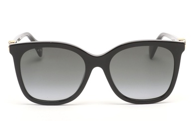 Gucci GG1071S Sunglasses with Case