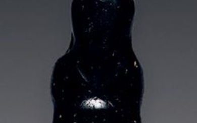 Hache. Représentation d'un oiseau stylisé. Pierre dure noire. Costa Rica, 500-800 ap. J.-C. H :...