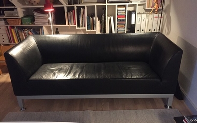 Hans Thyge Raunkjær: ''Cubo''. Three seater sofa, upholstered with black leather. Manufactured by Stouby møbelfabrik. H. 75. L. 180. D. 70 cm.