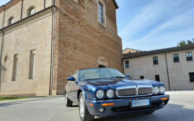 Jaguar XJ8, 2000 Registration year: August 7, 2000 Chassis number:...