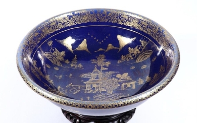 Kangxi (1662-1722), Chinees porseleinen poederblauwe kom met vergulde beschildering...