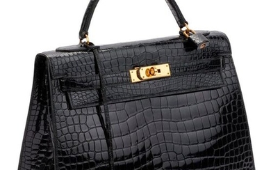 Kelly bag "32" in black porous crocodile, gold metal clasp and fasteners, handle, two keys under bell, padlock covered, without shoulder strap