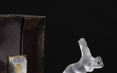LALIQUE Parfums "Mascotte Equus" Flacon de collection en cristal satiné et métal doré, édition 2002,...