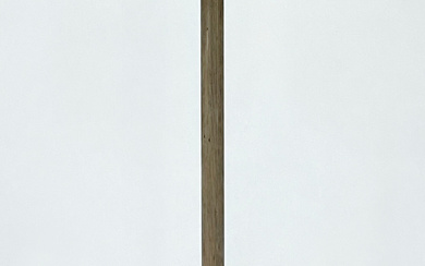 Lampada da terra in metallo argentato con fusto scanalato su base quadrata. Paralume in filo argentato (h cm 127) (difetti)