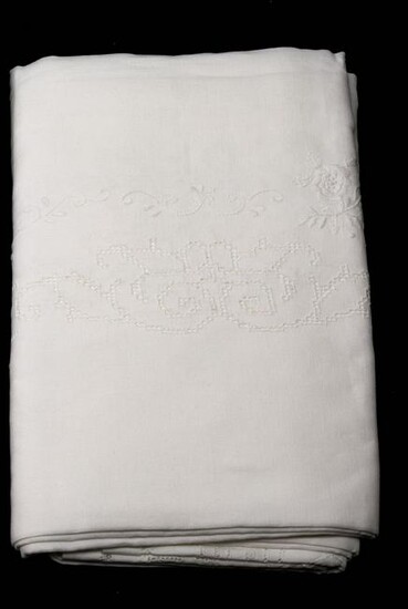 Linen tablecloth with twelve napkins