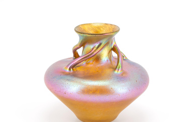 Loetz Witwe | GLASS VASE WITH 'CANDIA SILBERIRIS' DECOR AND CURVED HANDLES
