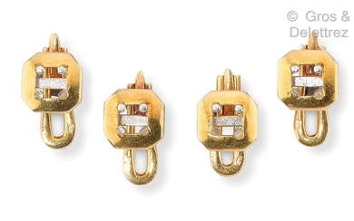 Lot de quatre boutons de plastrons octogonaux en or jaune ajouré. P. 9,2 g. (manque...