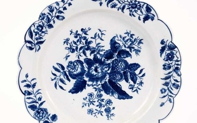 Lowestoft plate, of lobed form, printed in blue with the Pinecone pattern, 22.6cm diameter