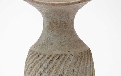 Lucie Rie: olive Stoneware vase