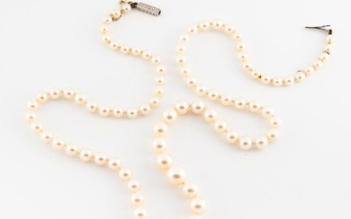 Necklace of cultured pearls, clasp in white gold 750 °/°°°....