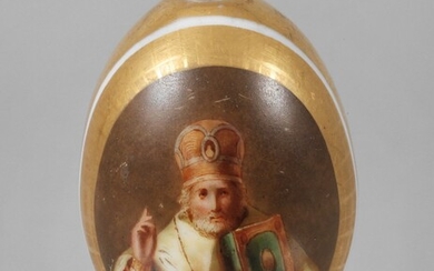 Oeuf de Pâques avec Saint Nicolas de MyraManufacture impériale de porcelaine de Saint-Pétersbourg, fin 19e...