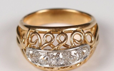 Openwork ring in yellow gold (750) with arabesque setting centered with 5 diamonds in a line (for about 0.75 ct). Work from the 1950s. T: 60, Gross weight: 10.94 gr.