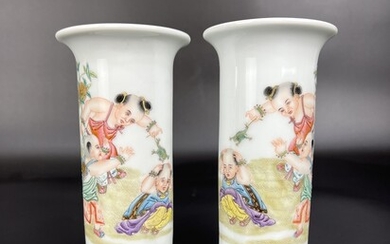 二十世纪粉彩镜像花菇瓶两件一组 PAIR OF 20THC FAMILLE ROSE MIRROR IMAGE BEAKER VASES