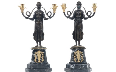 Paar zgn "kariatide"- kandelaars in Empirestijl telkens met een bronzen dame op...