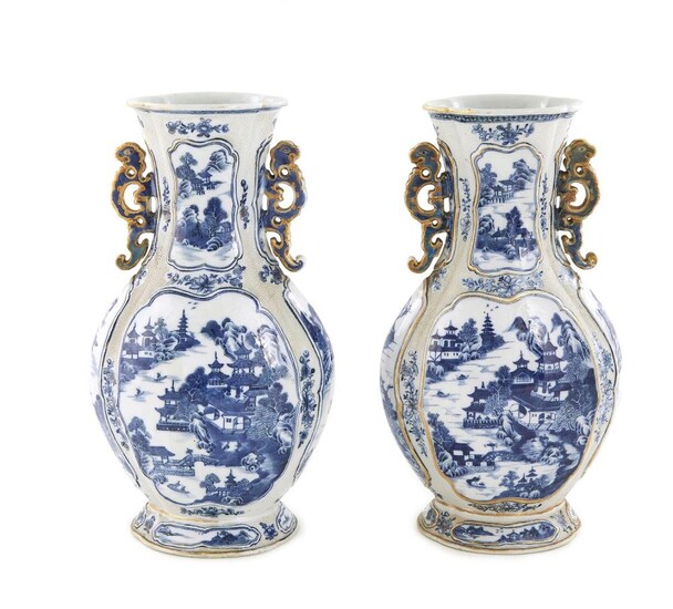 *Pair Chinese Export blue-and-white porcelain vases (2pcs)