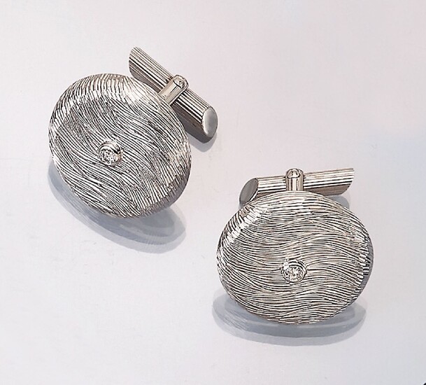 Pair of 14 kt gold cuff links...
