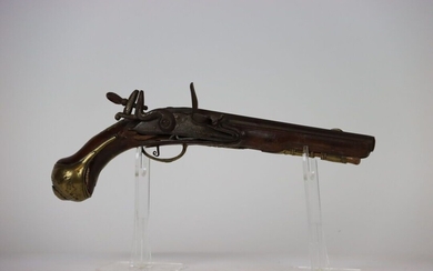 Pistolet à silex du XVIIIe siècle, Longueur 49 cm, quelques accidents à la crosse. Expert...