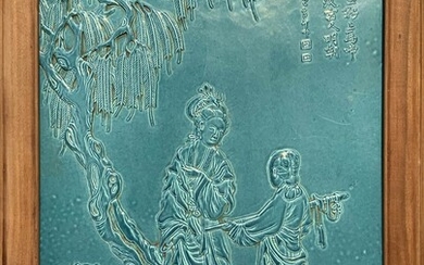 Placca in porcellana, Cina, XX secolo. A sfondo turchese con decorazione in...