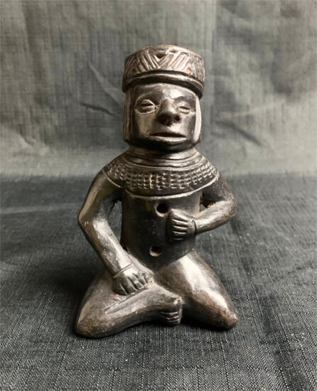 Pre-columbian Chimu Blackware Terracotta Pottery Figure
