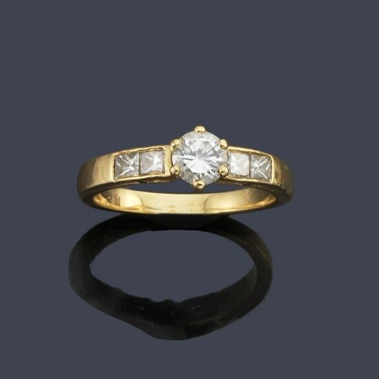 Ring with princess and brilliant cut diamonds
