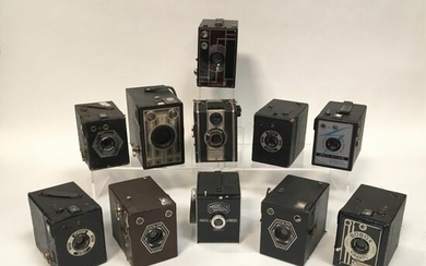 Set of 11 DETECTIVE cameras with plates
