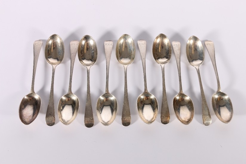 Set of eleven Victorian silver teaspoons of oar pattern by G...