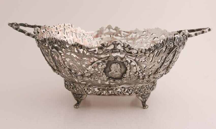 Silver bonbon basket, 835/000, beautiful openwork