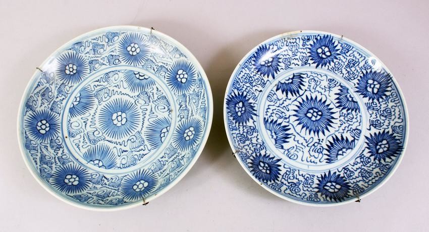 TWO 18TH / 19TH CENTURY CHINESE BLUE & WHITE PORCELAIN