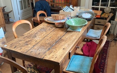 Table de ferme rectangulaire en chêne pieteement droit reuni par une entretoise