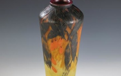 Vase mit Kornelkirsche